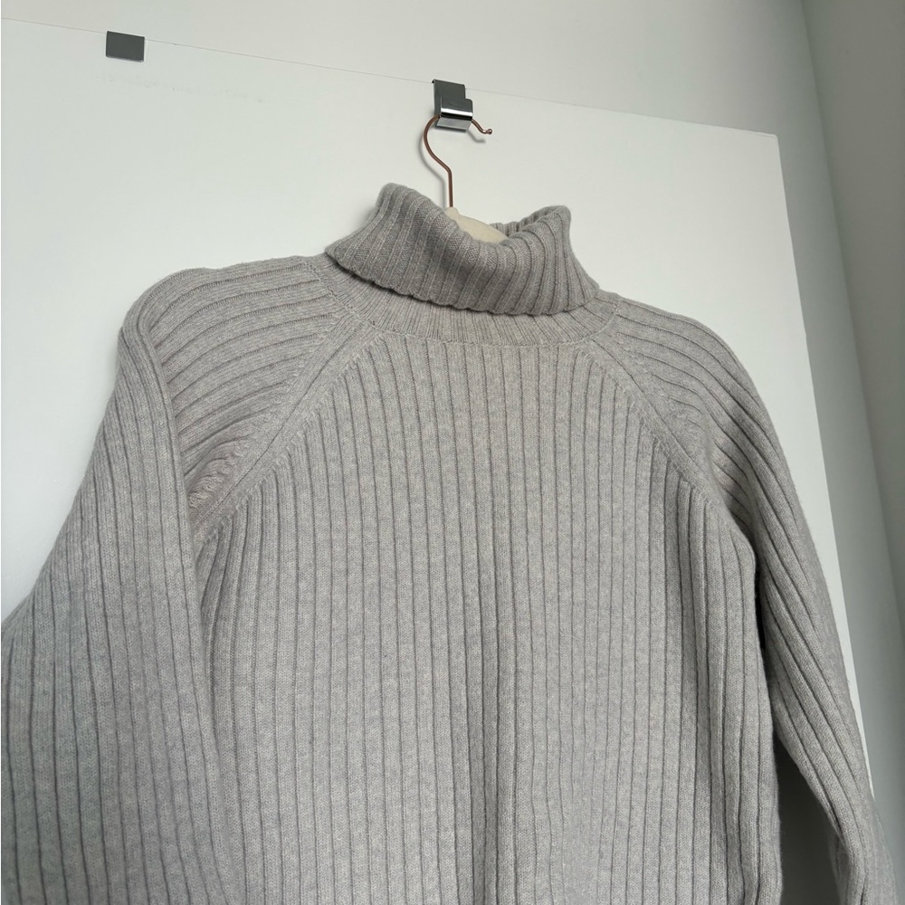 Wilfred Light Gray Ribbed merino wool Turtleneck Sweater